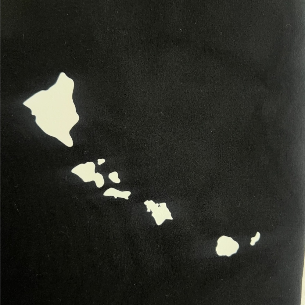 Lululemon Athletica Black Align leggings with Hawaiian islands, size 6 BNWT